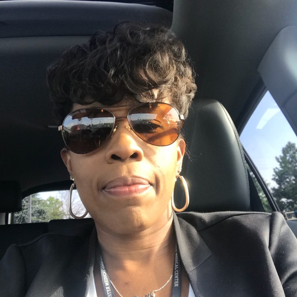 Meet your Posher, Wendy - Picture 2 of 4